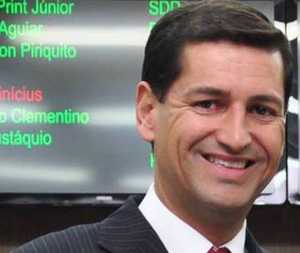 R7: noiva é agredida por vereador ao flagrar companheiro na cama com amante rodyson r7